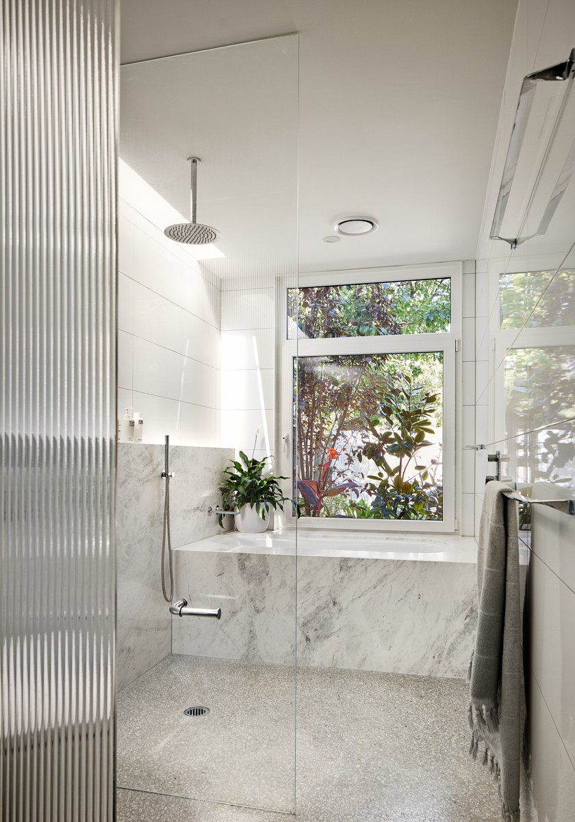 Step-free bathroom with garden window